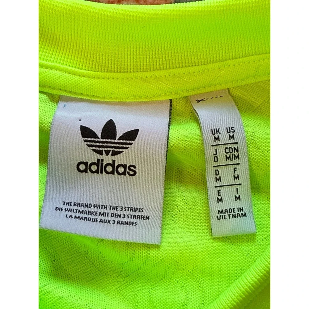 Adidas‎ Originals Neon Green Embossed Logo T-Shirt Mens Medium World Cup